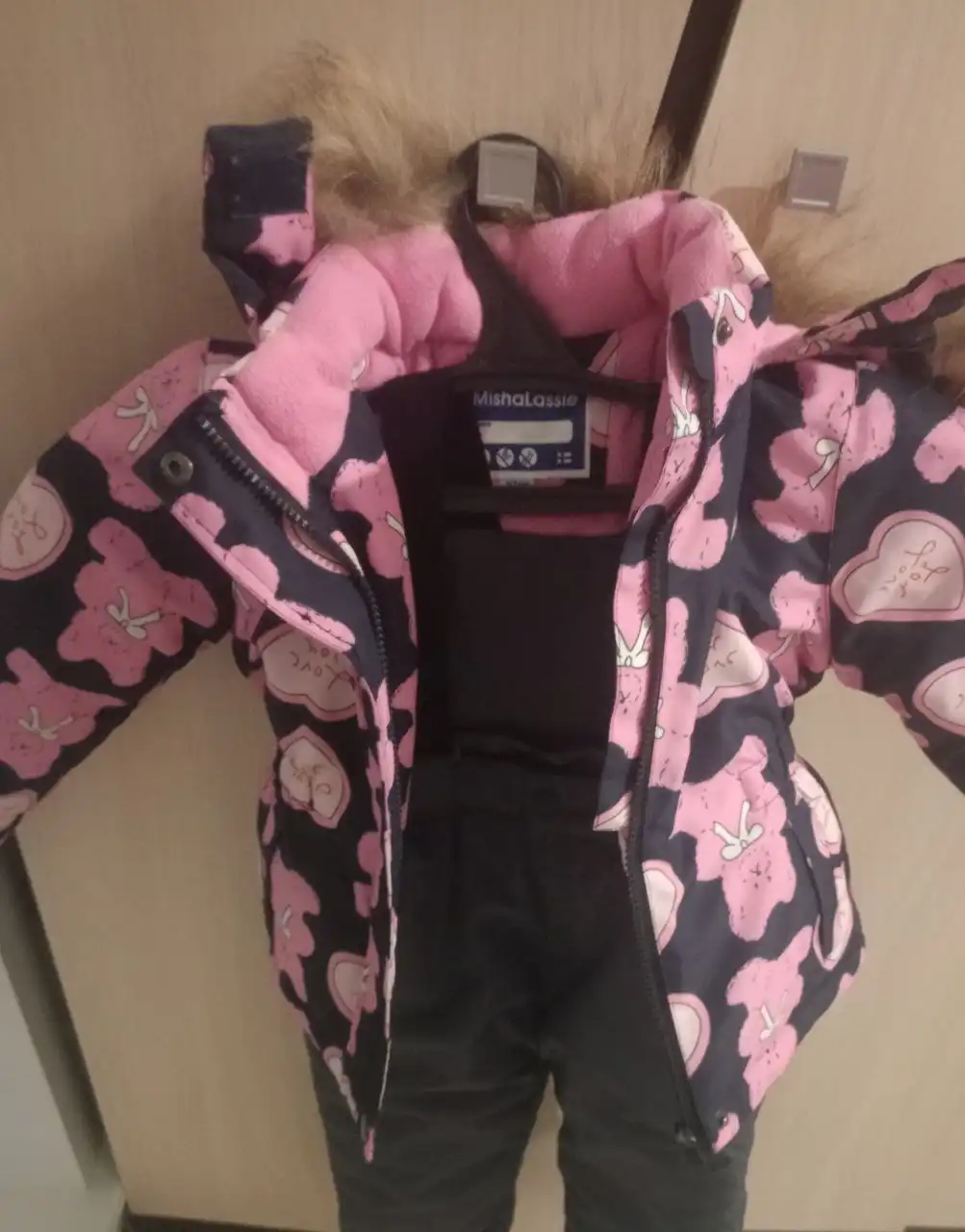 Продам зимний комплект и зимние сапоги