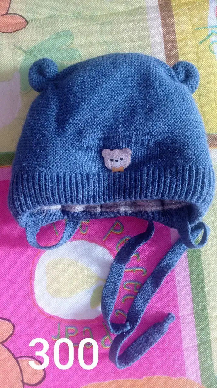 Зимняя вязаная шапочка для малыша до года