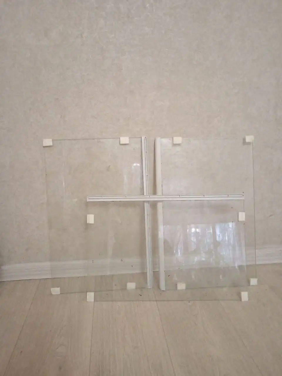 Продам полки для холодильника