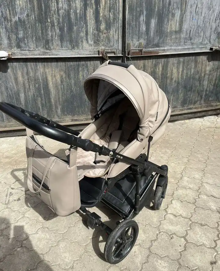 Коляска 2 в 1 из эко кожи с автолюлькой