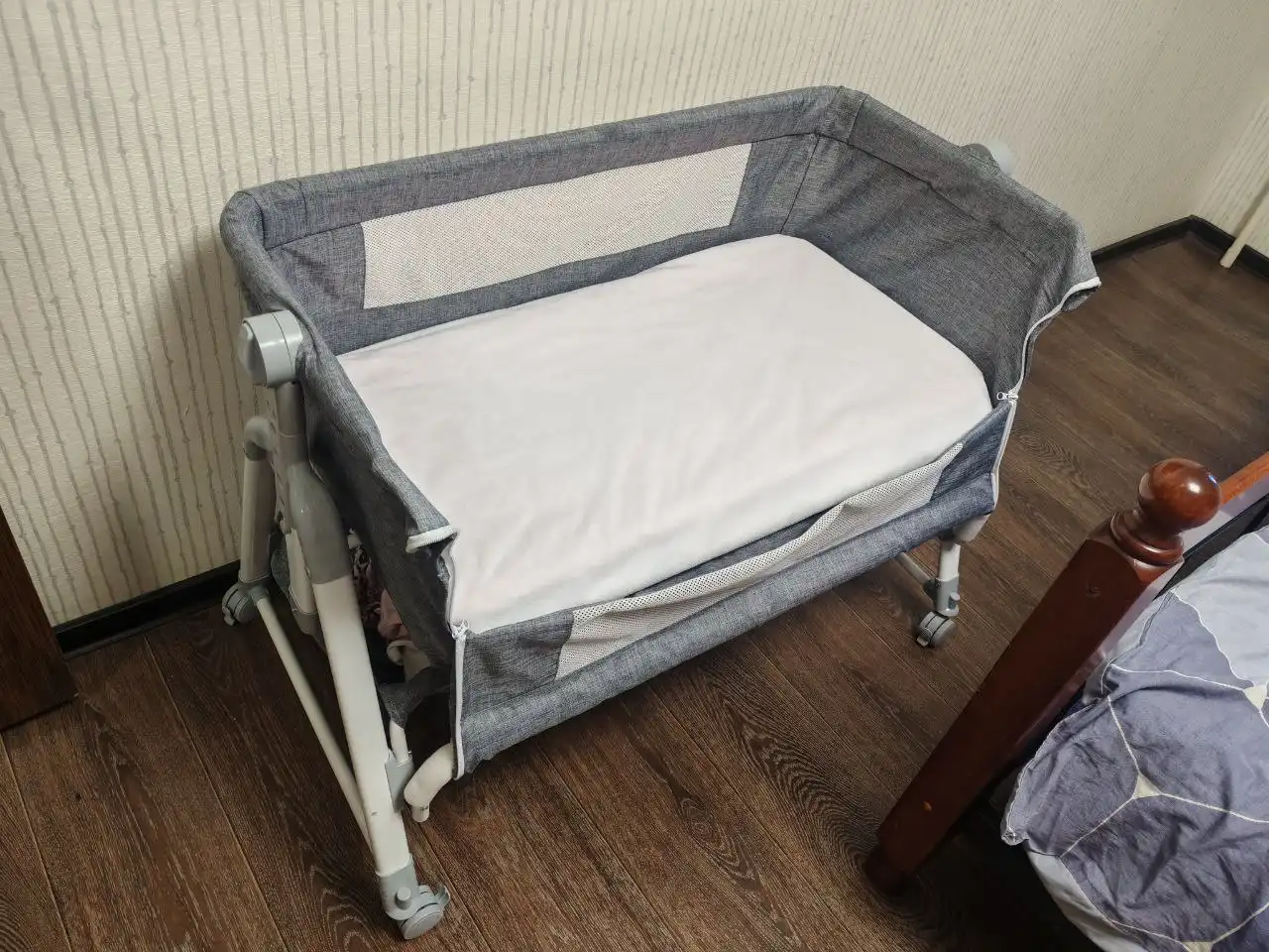 Приставная кроватка