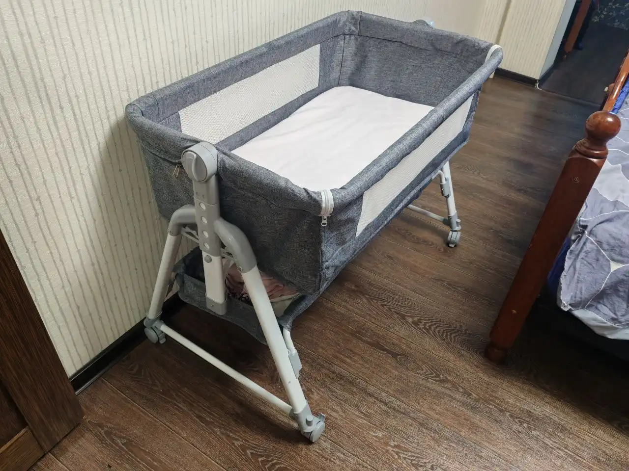 Приставная кроватка