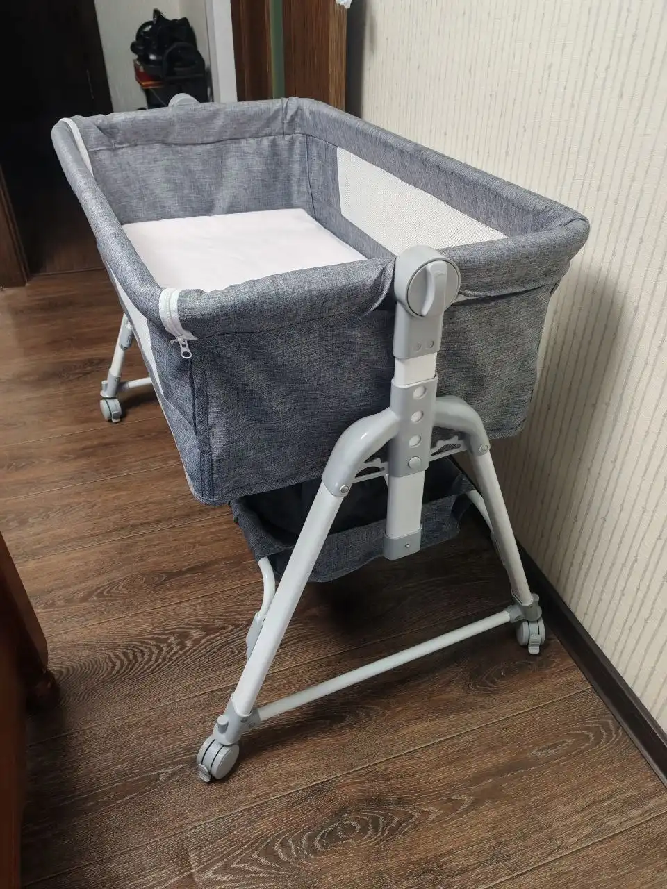 Приставная кроватка