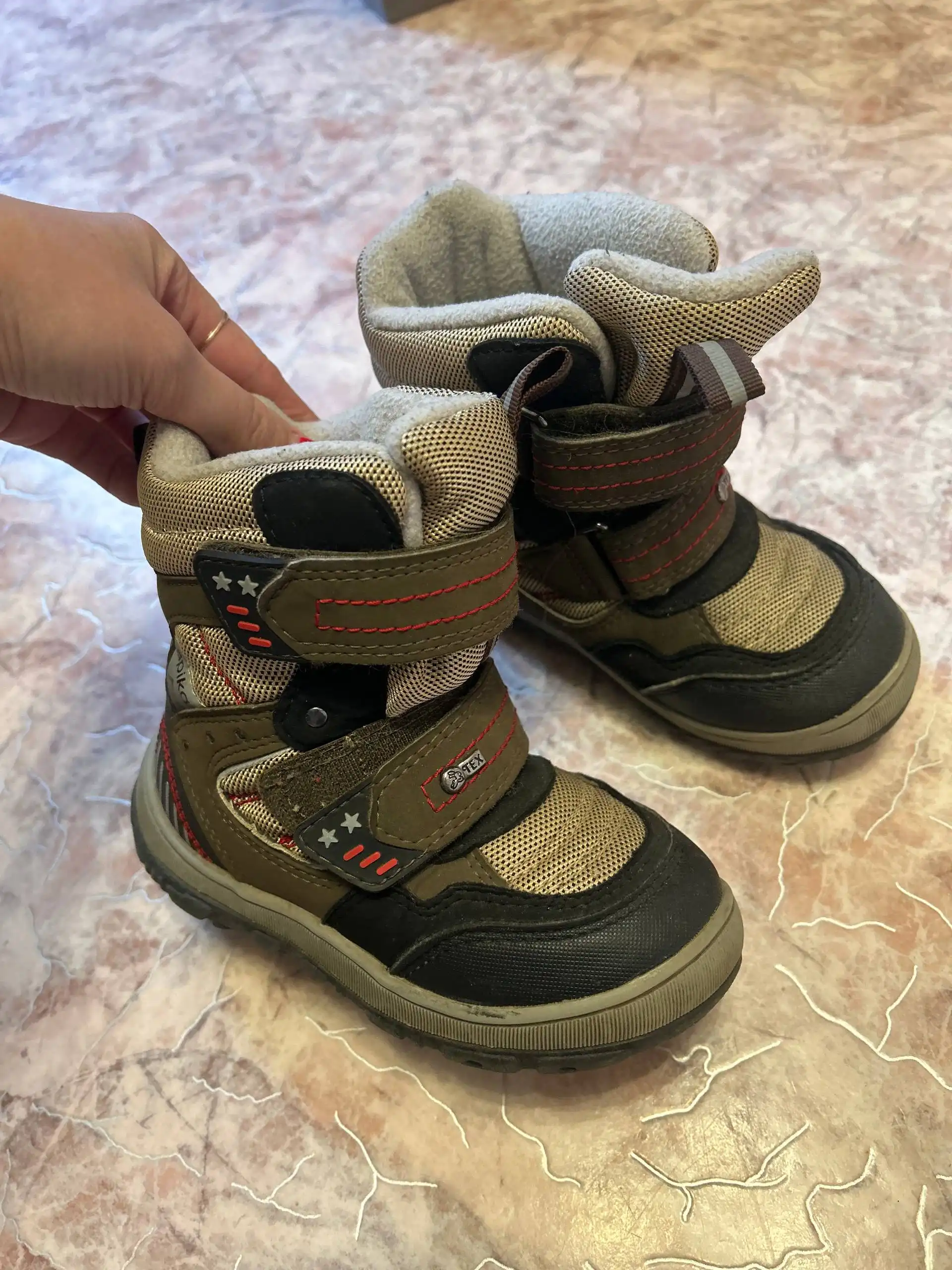 Продажа сапожек черных и коричневых