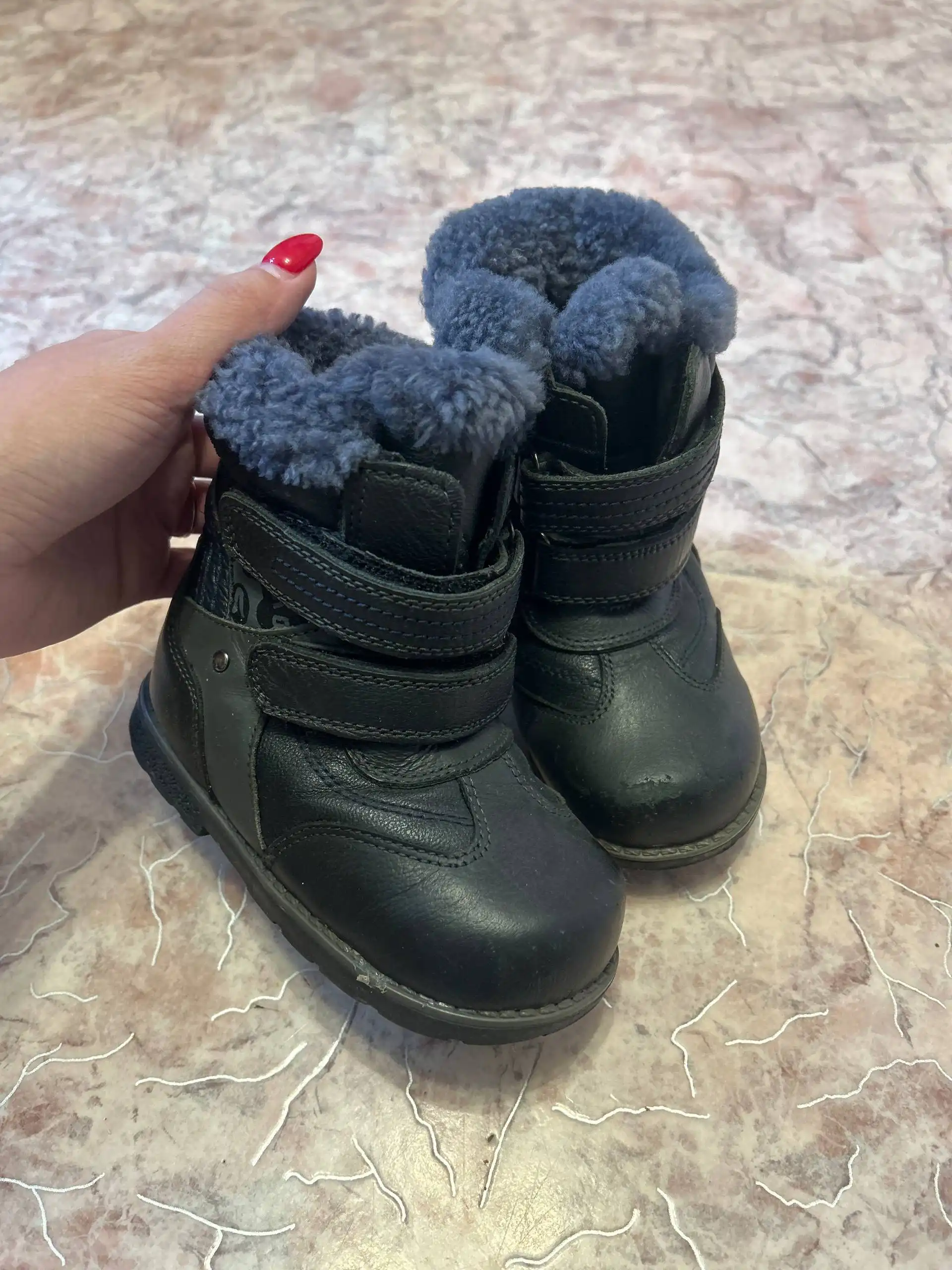 Продажа сапожек черных и коричневых