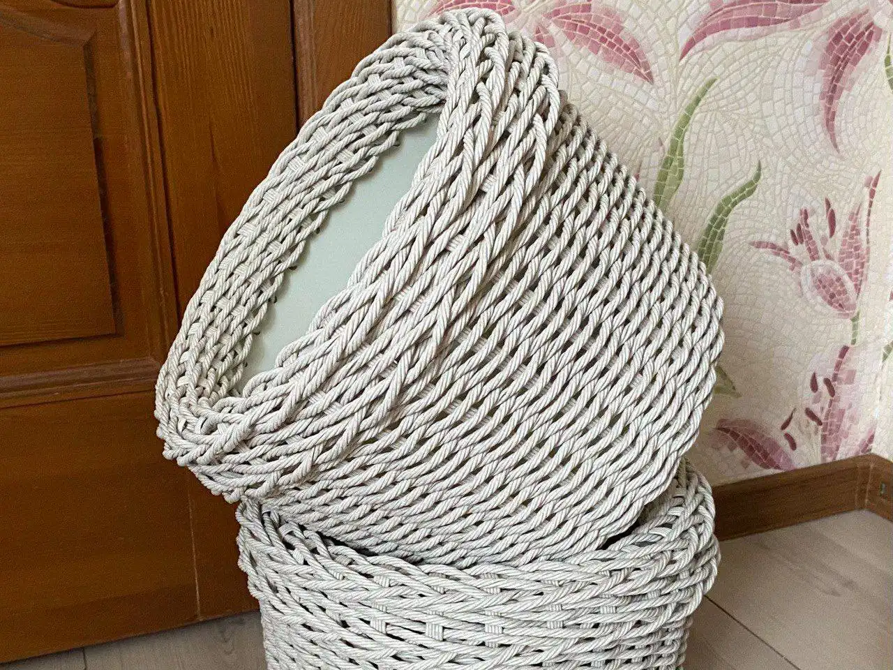 Кашпо из скрученного искусственного ротанга премиум-класса