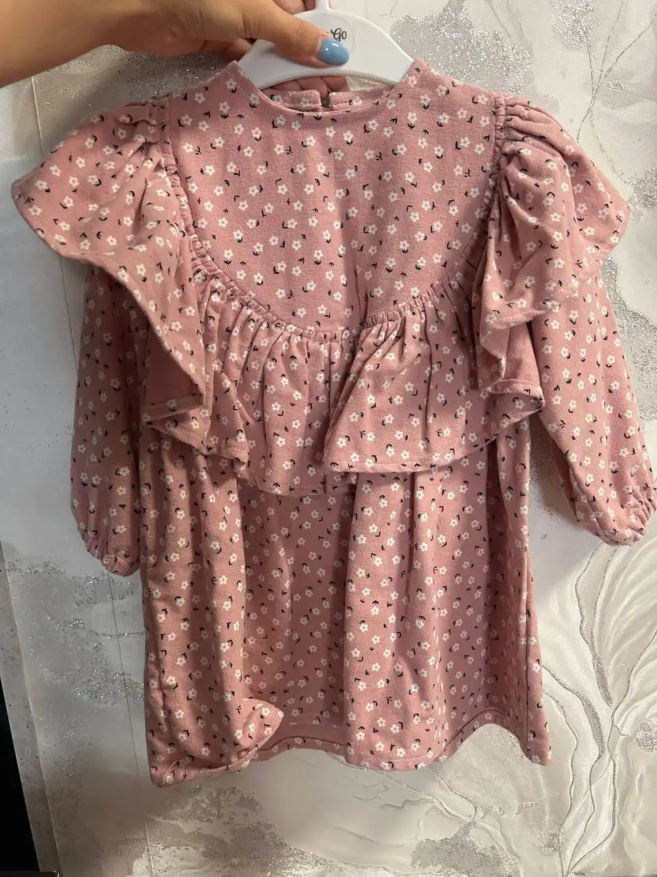 Продажа детских платьев разных цветов и размеров