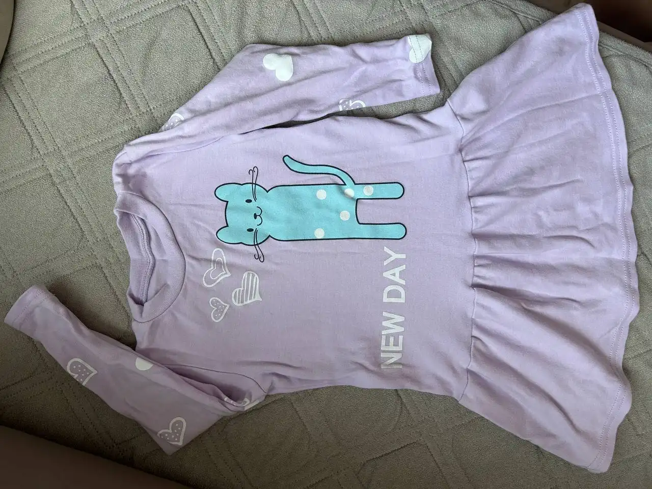 Продажа детских платьев разных цветов и размеров