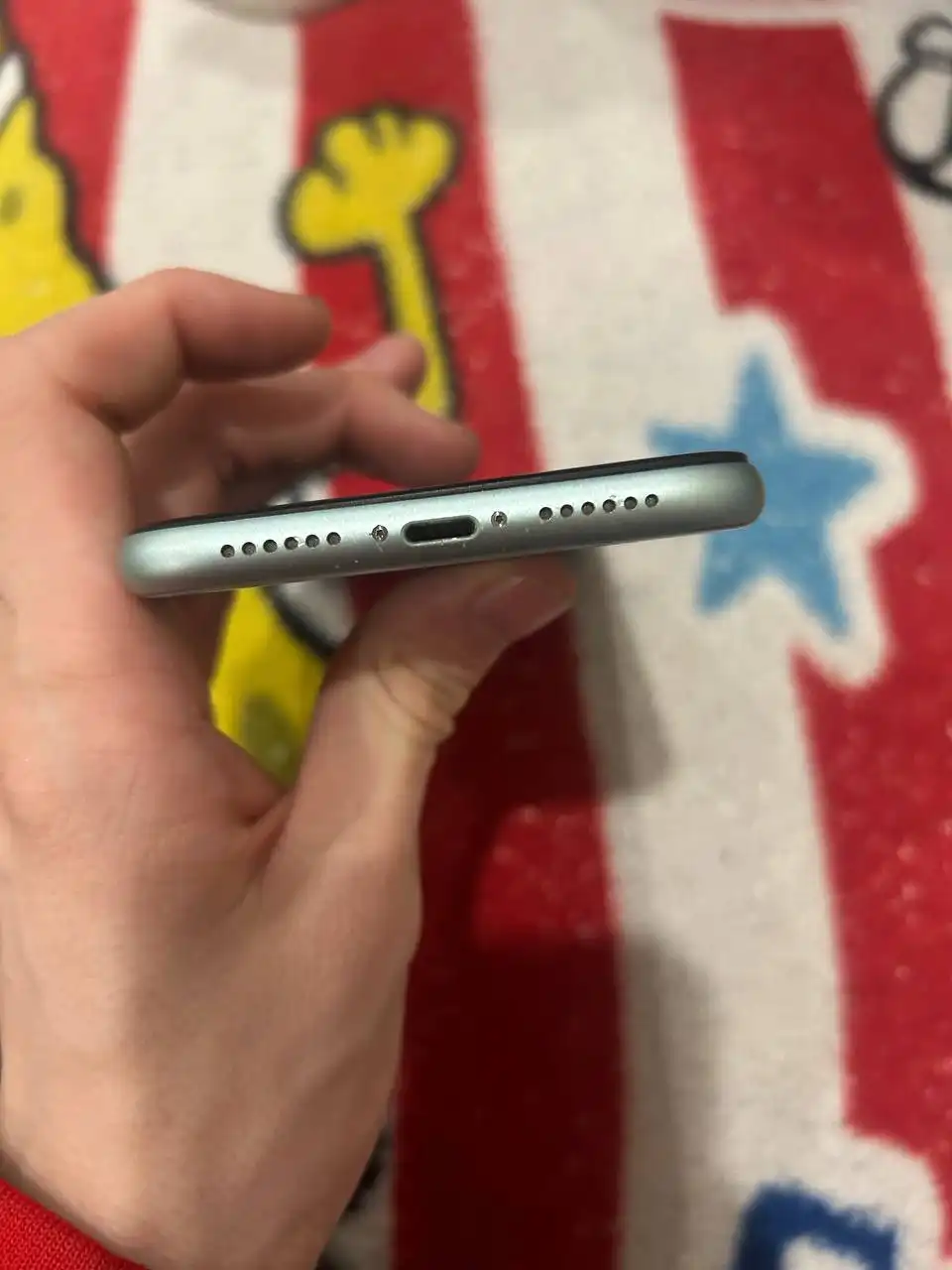 Продам iPhone 11 128 ГБ с мелкими царапинами