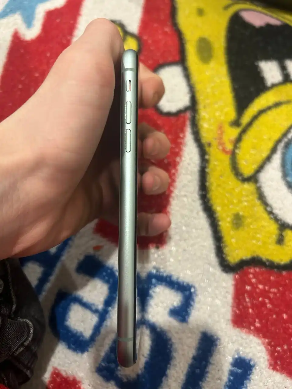 Продам iPhone 11 128 ГБ с мелкими царапинами