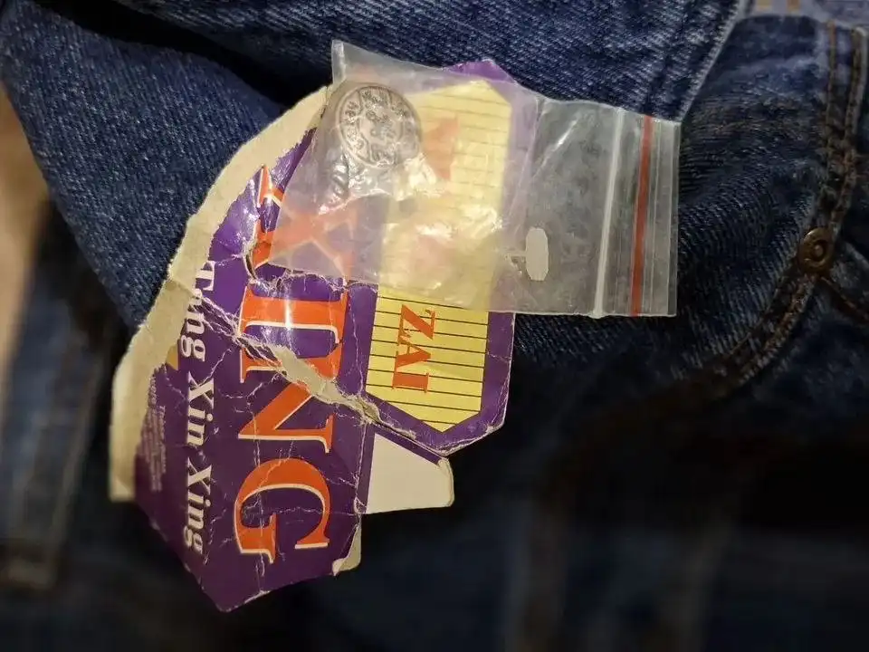 Джинсовая куртка новая с биркой - Верхняя одежда (Одежда) в ВОРОНЕЖ