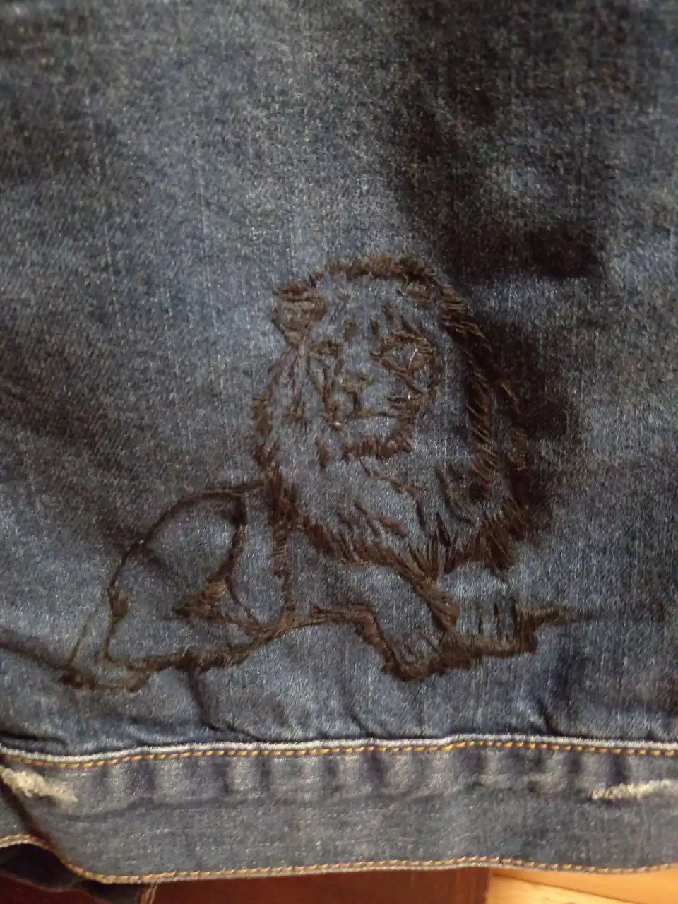 Джинсовая жилетка Zara с ручной вышивкой - Женская одежда (Одежда) в Воронеж