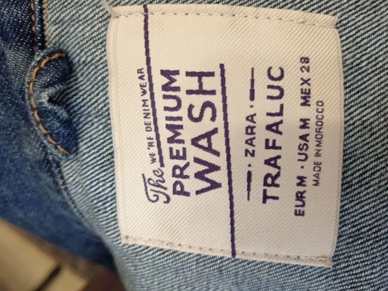 Джинсовая жилетка Zara с ручной вышивкой - Женская одежда (Одежда) в Воронеж