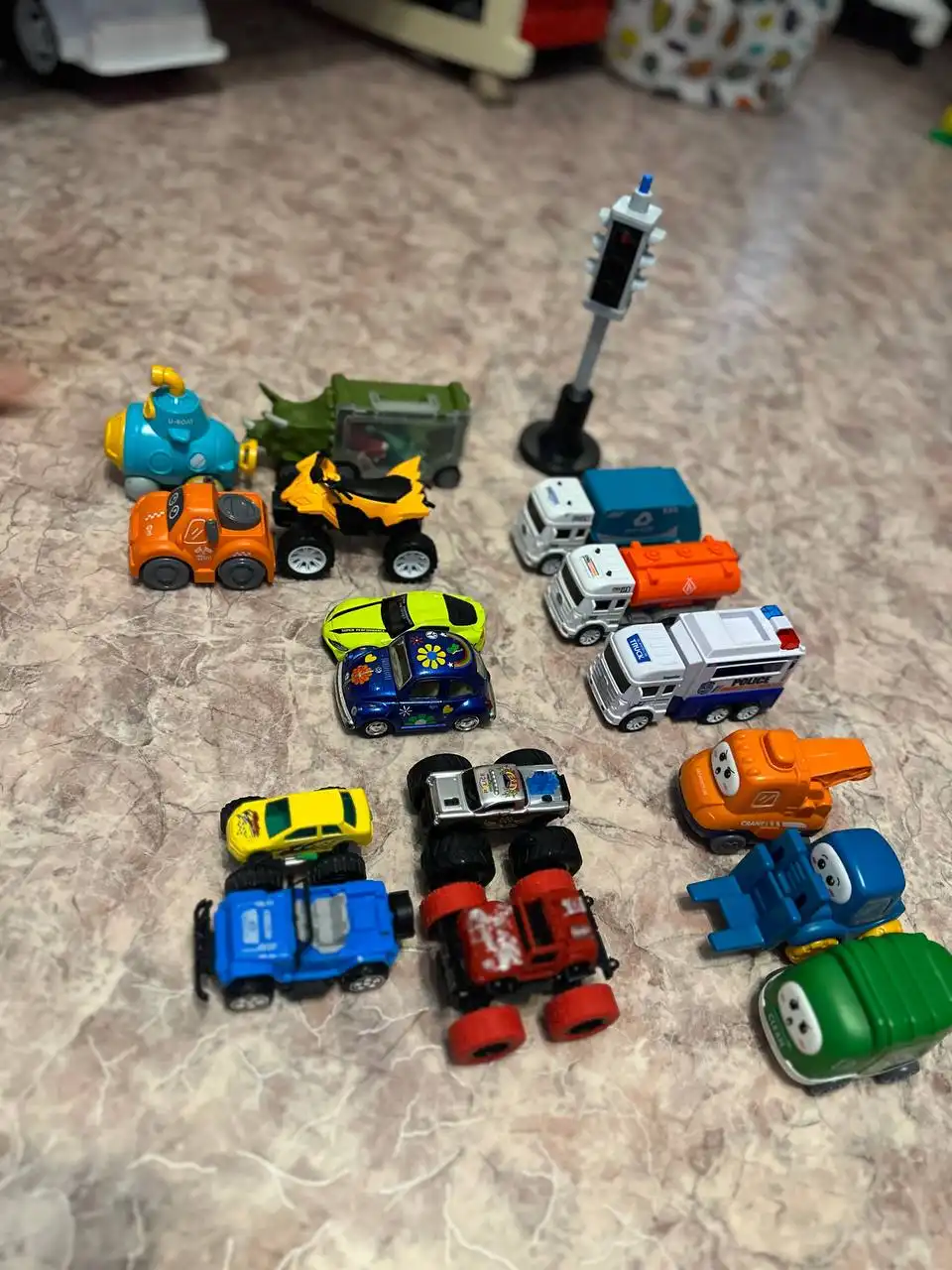 Продажа 54 машинок в отличном состоянии - Игрушки (Барахолка) в ВОРОНЕЖ