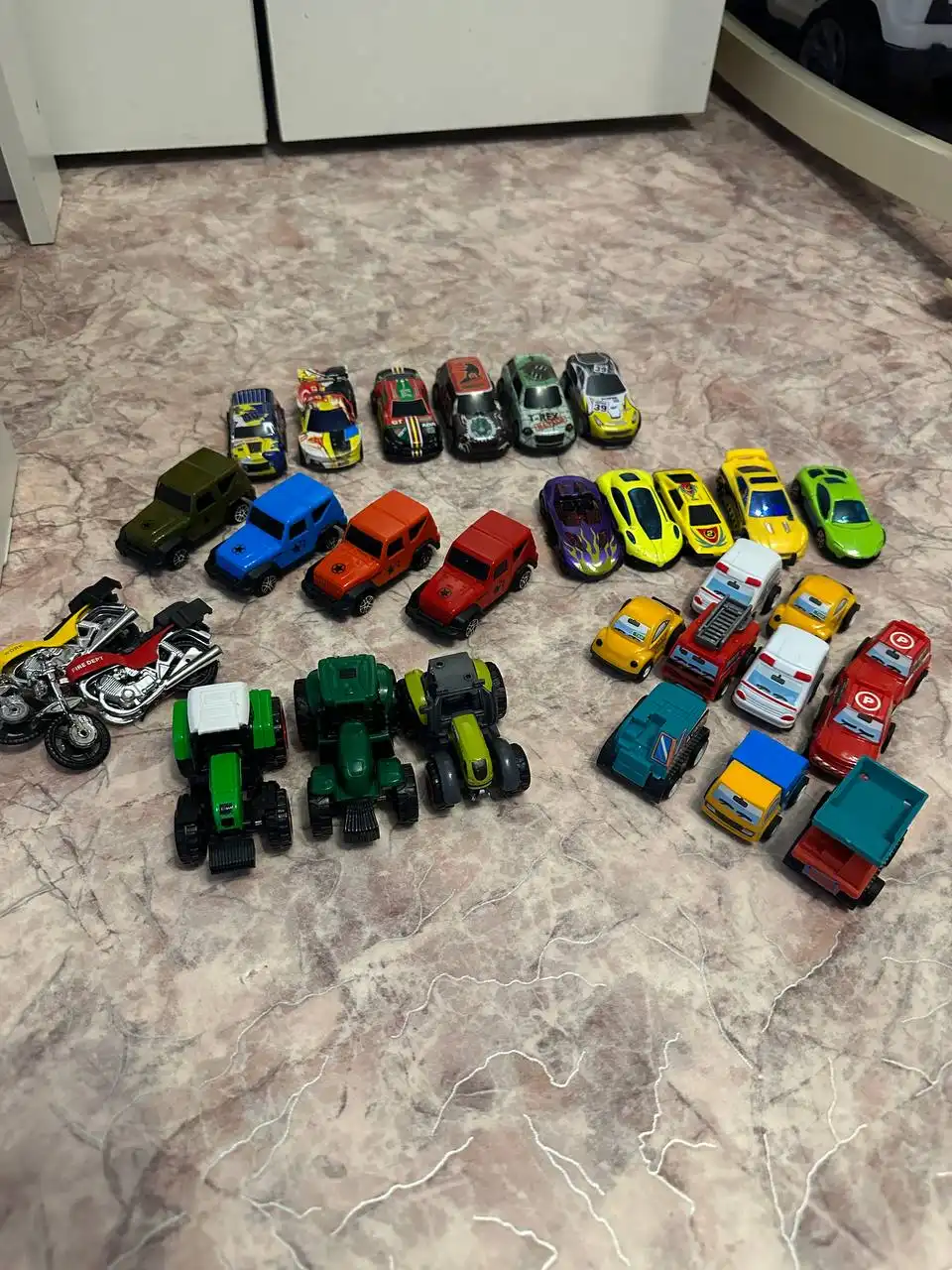 Продажа 54 машинок в отличном состоянии - Игрушки (Барахолка) в ВОРОНЕЖ