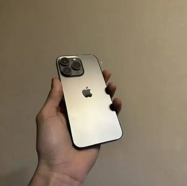 Продажа iPhone и AirPods - Смартфоны и телефоны в Воронеж