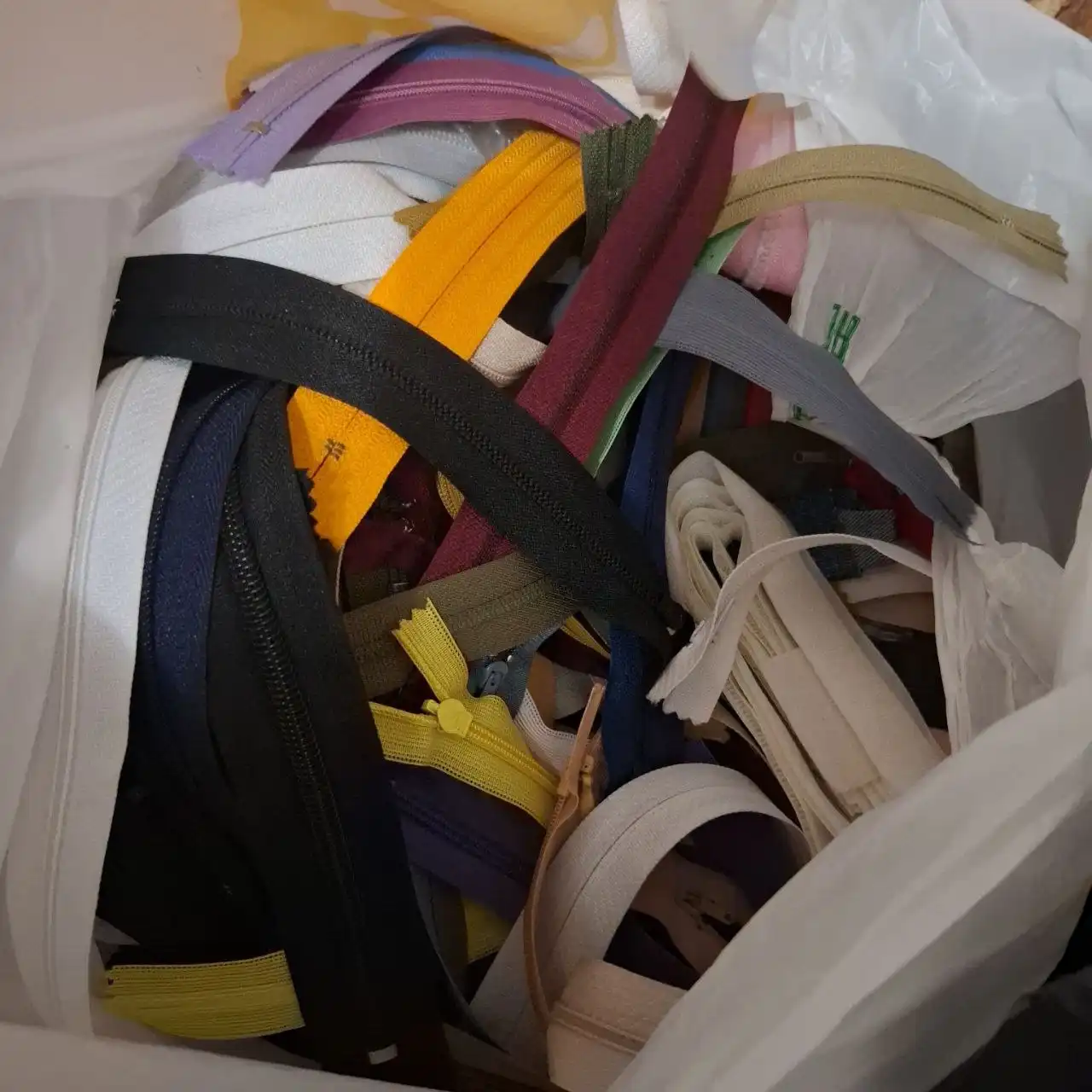 Отдам ткани и молнии - Ткани, молнии (Барахолка) в Воронеж