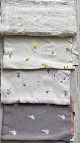 Вязаные пледы для весенней выписки или кроватки 90*90 - Прием металлолома в ВОРОНЕЖ