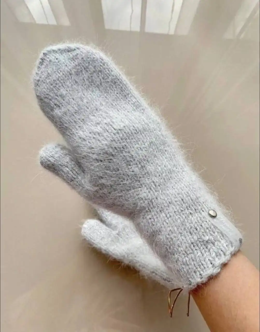 Варежки ручной работы из норки