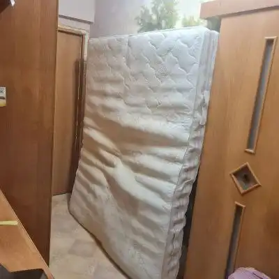 Матрас 160*200 в отличном состоянии
