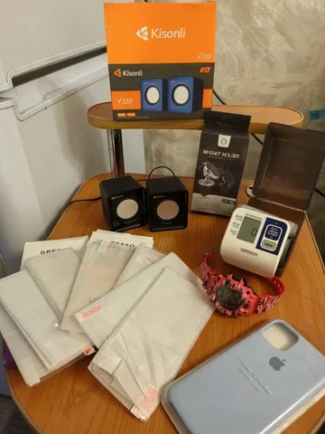 Продажа новых товаров: колонки, часы, держатель, чехол, стекла - Игровые аксессуары в Красноярск