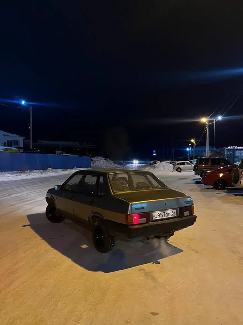 Продажа карбюраторного автомобиля 90-х годов - Внедорожник в Магнитогорск