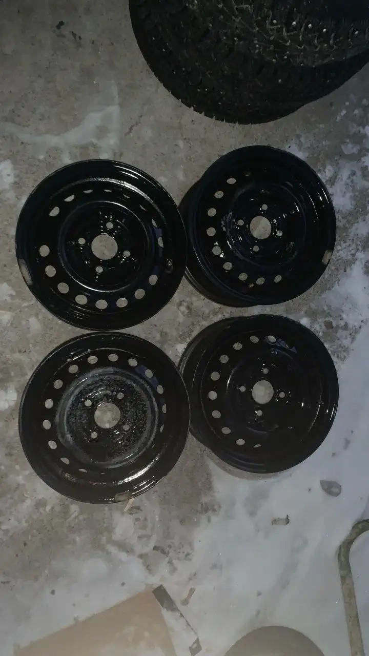 Продам диски и шины на 14 - Диски и шины (Запчасти) в Магнитогорск