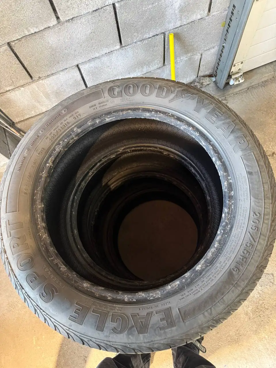 Шина R16 - Запчасти (Авто) в Магнитогорск