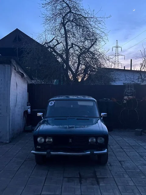 Автомобиль 2000 года на полном ходу - Двигатели и трансмиссия в Магнитогорск