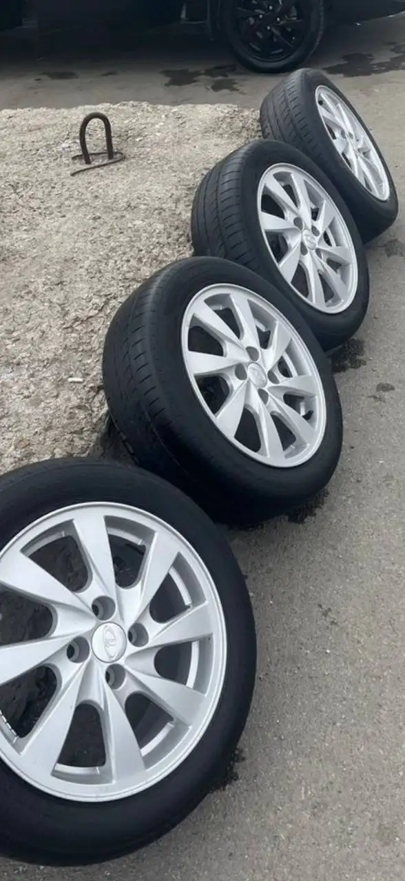 Продам диски Silver edition r15 с резиной Pirelli - Шины и диски (Авто) в Магнитогорск