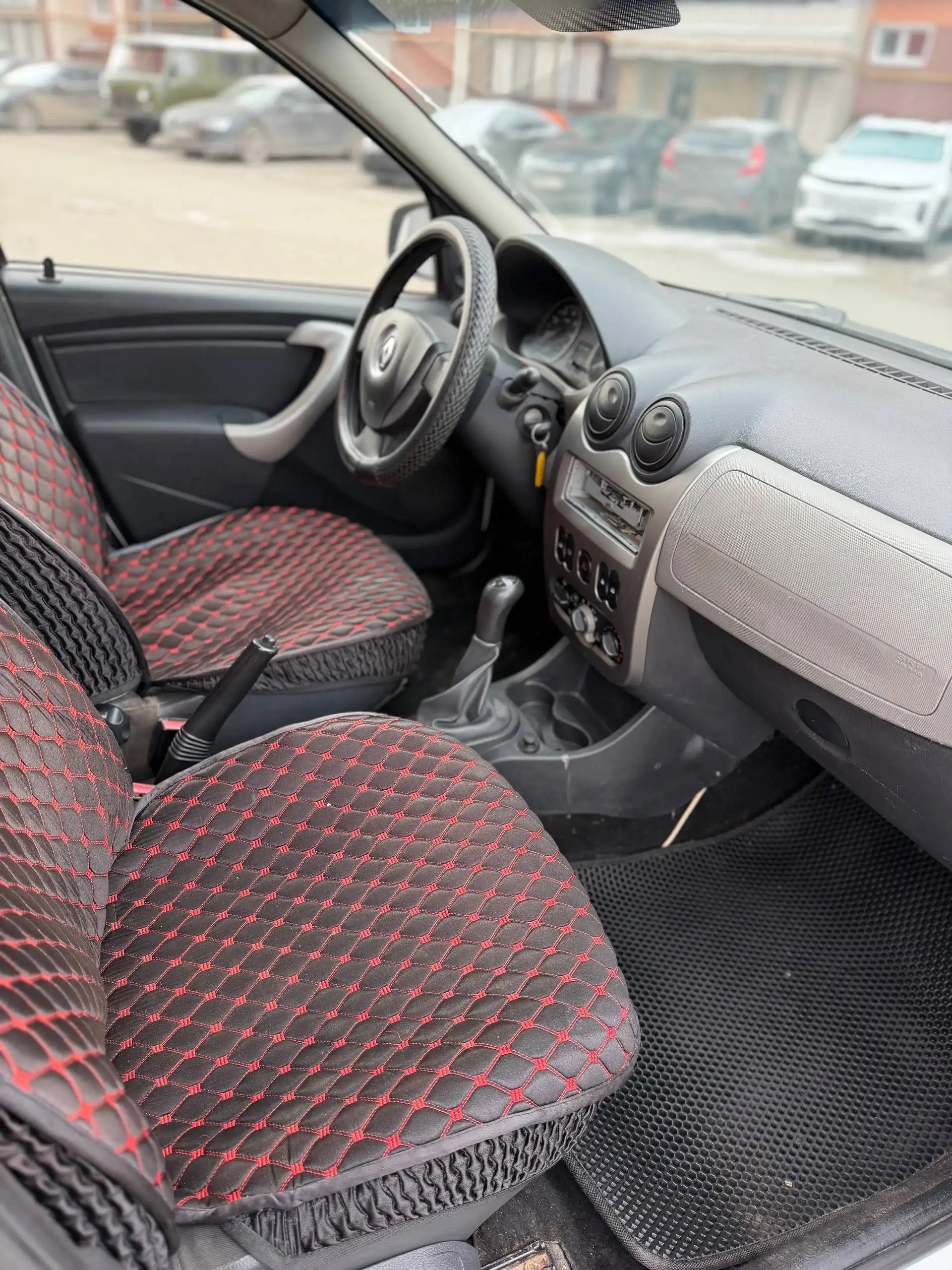 Renault Logan 2011-2012 года в хорошем состоянии