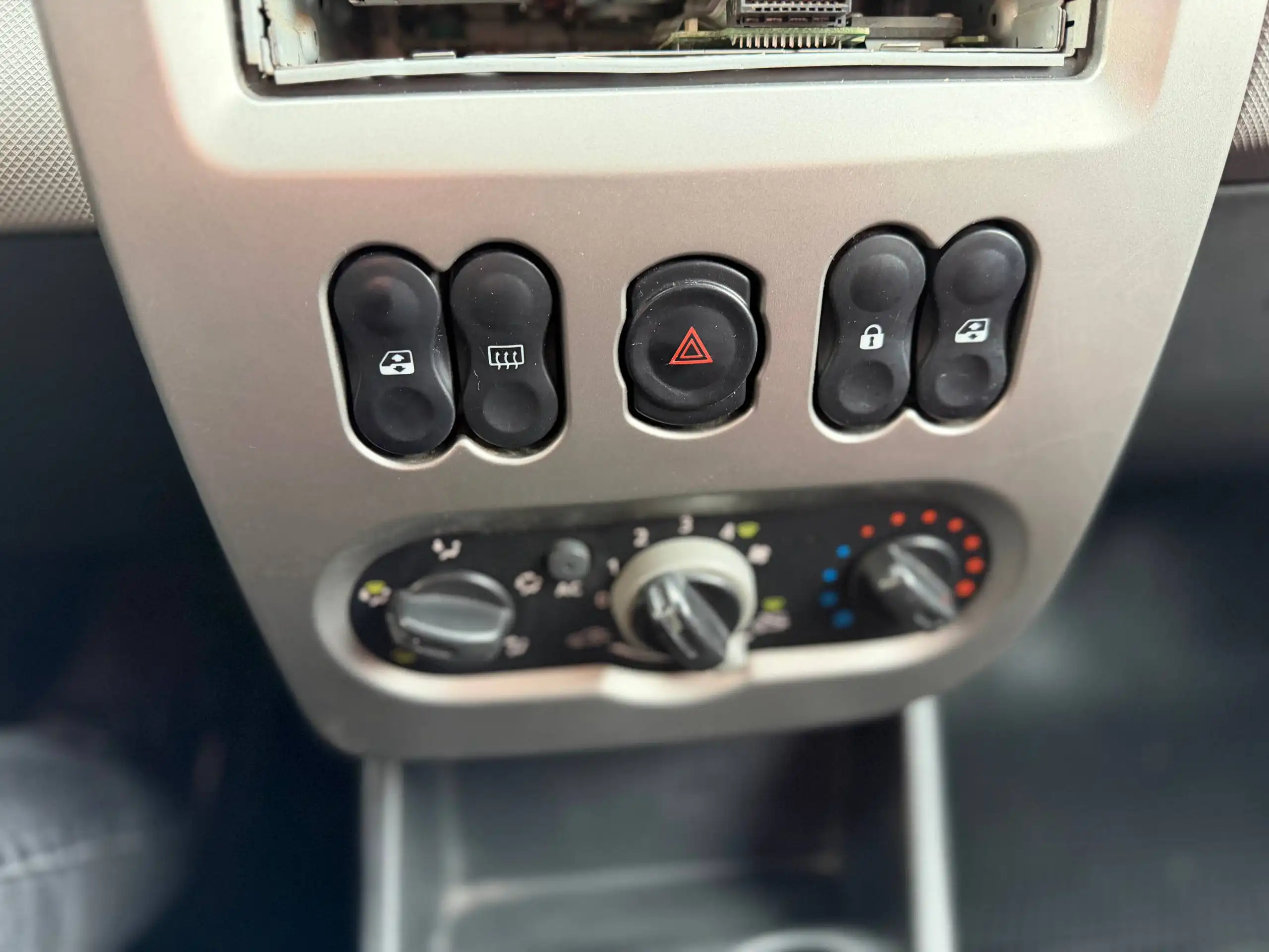 Renault Logan 2011-2012 года в хорошем состоянии