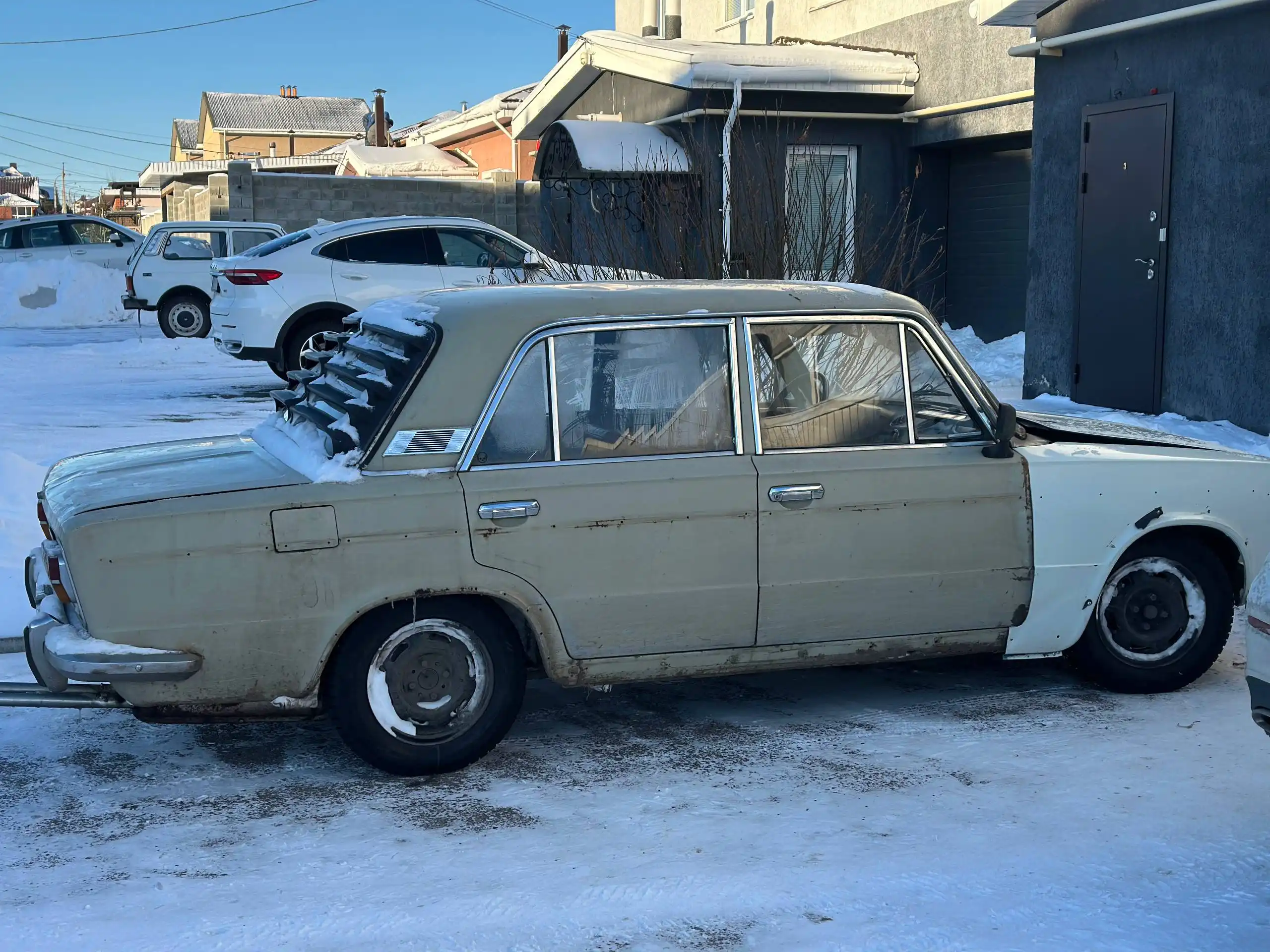 ВАЗ 2103 с тюнингом и зимней резиной