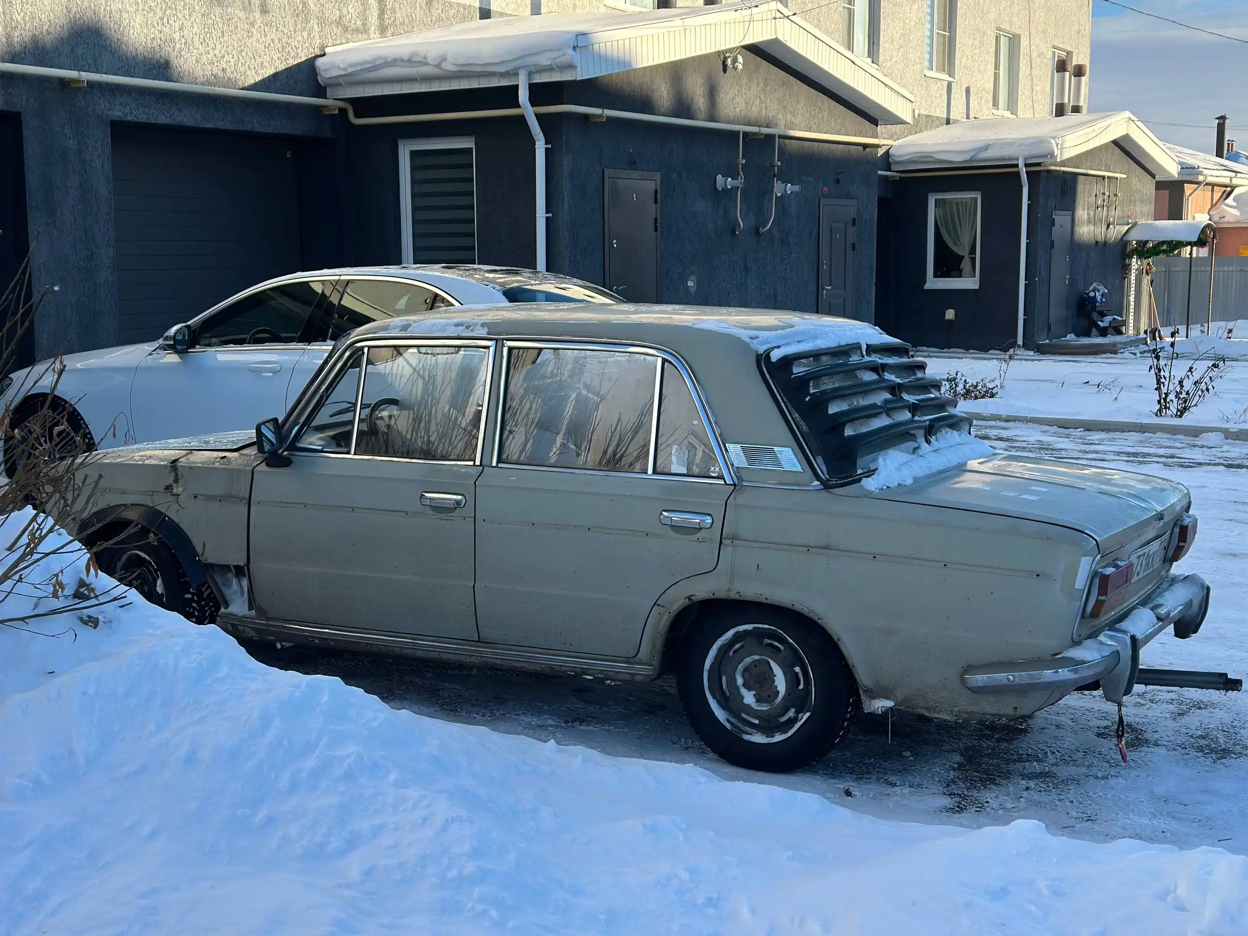 ВАЗ 2103 с тюнингом и зимней резиной