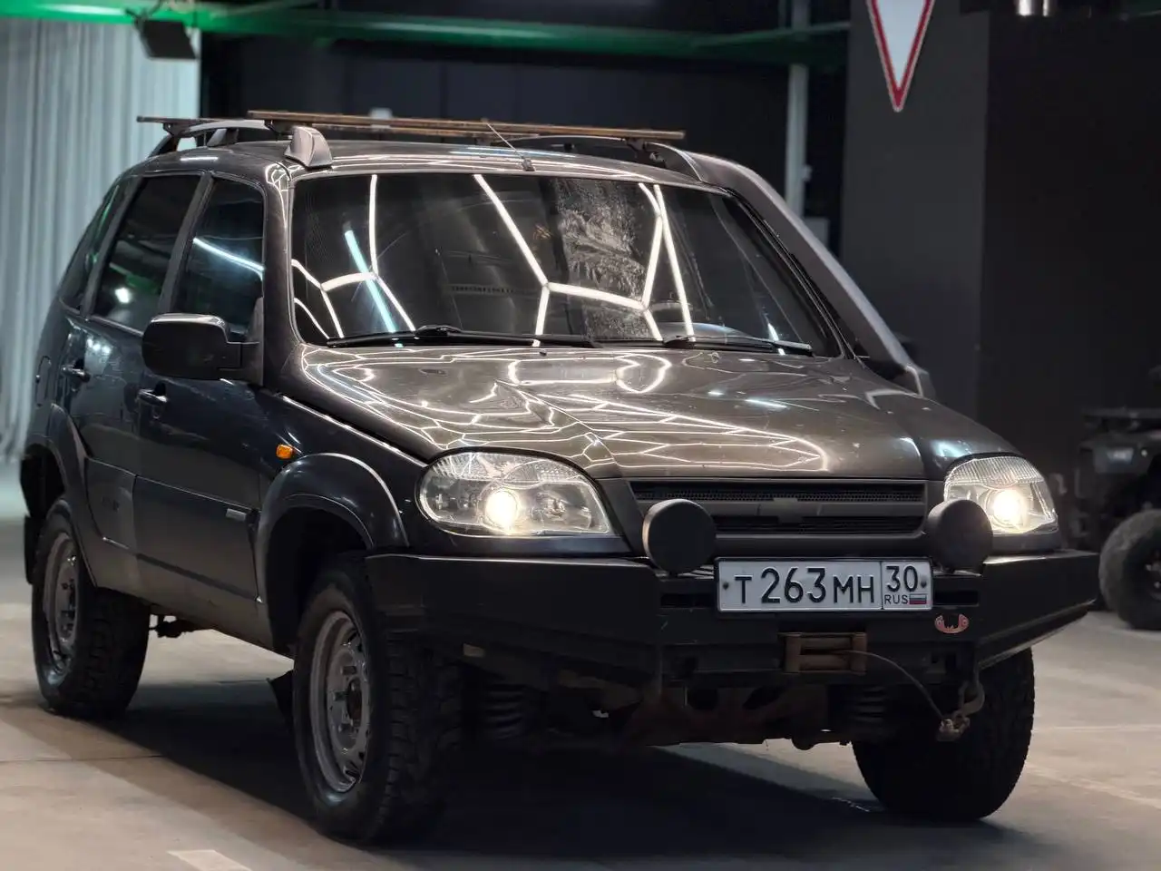 Шеви Нива 2010 с лебедкой и шноркелем