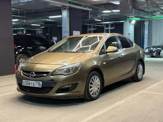 Opel Astra J 2013 года - Грузовики в Казань
