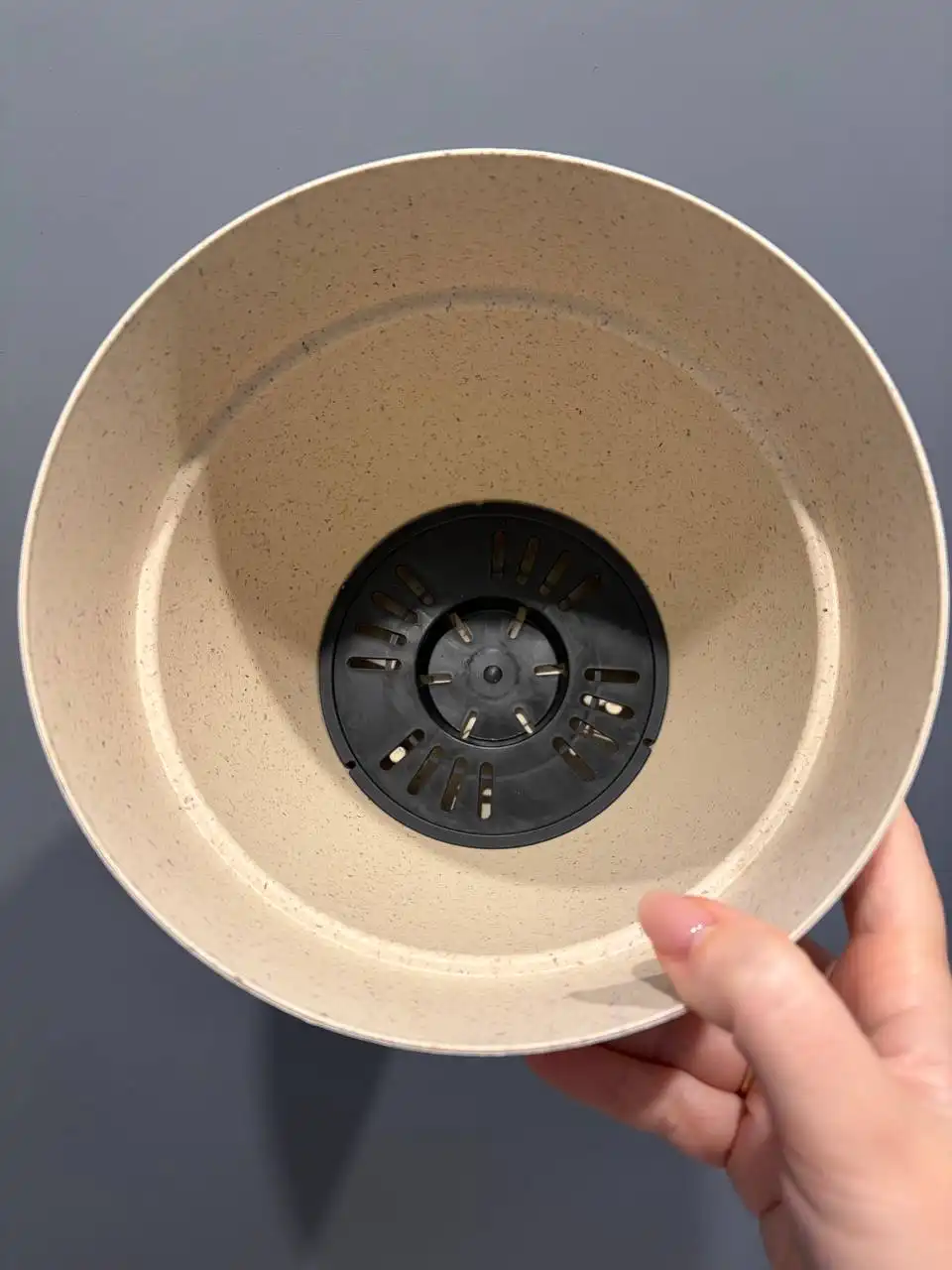 Пластиковый горшок с дренажной вставкой объемом 3,5 л