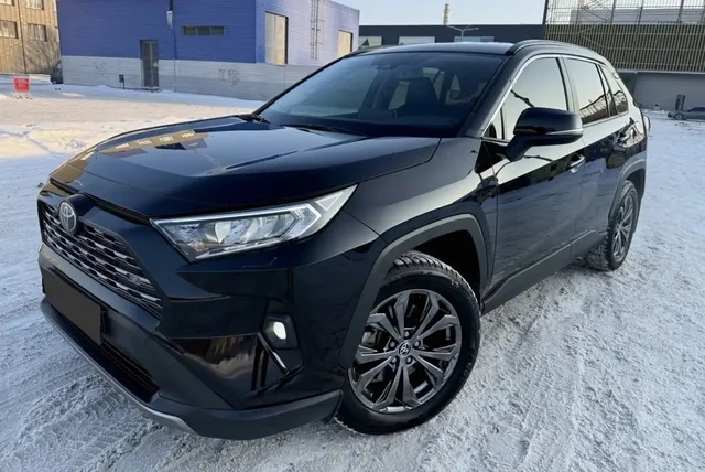 Toyota RAV4 2022 года в отличном состоянии - Внедорожники в Махачкала