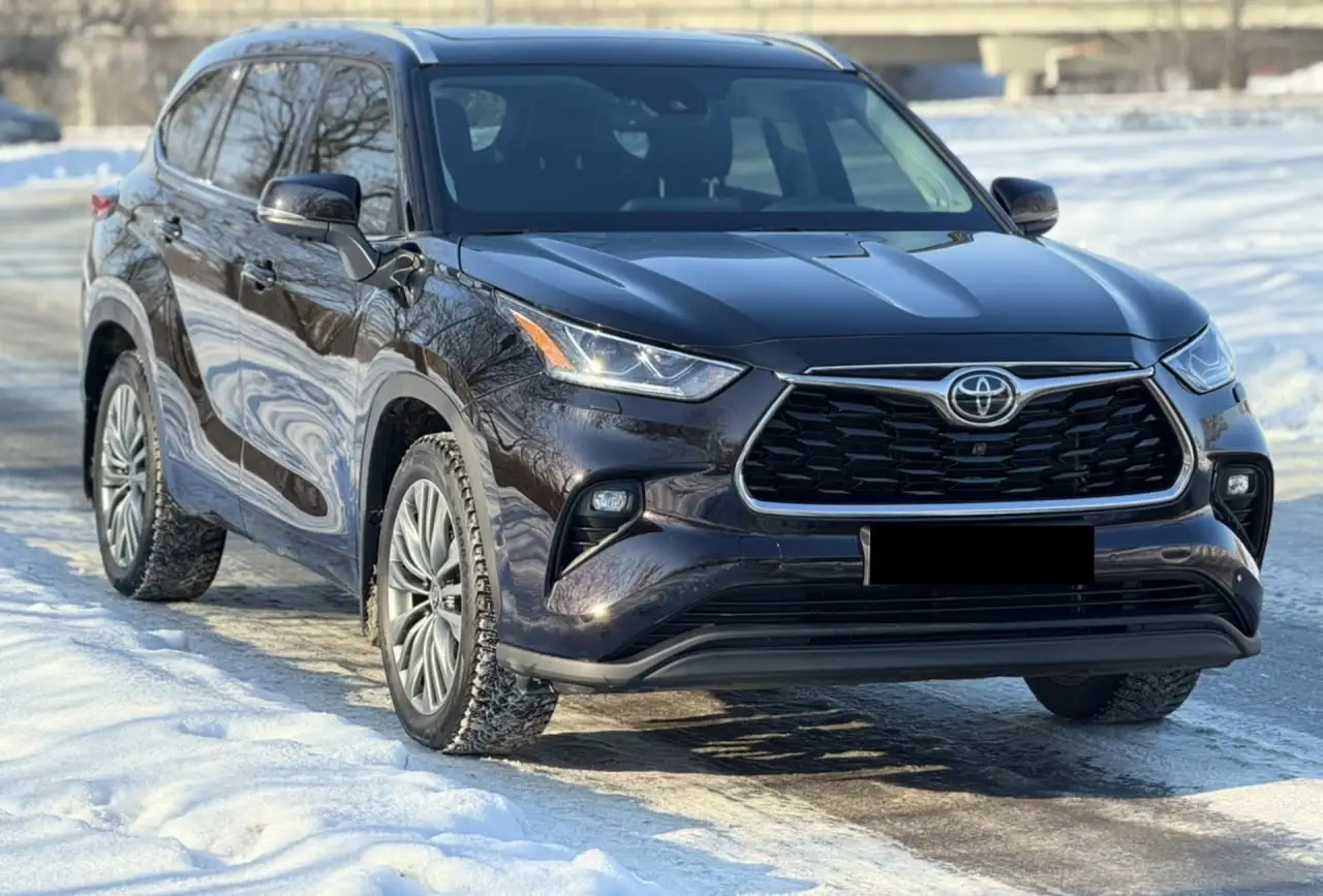 Toyota Highlander 2022 IV поколение, 3.5i Dual VVT-iW AT (249 л.с.) DTC AWD-S - Авто в Махачкала
