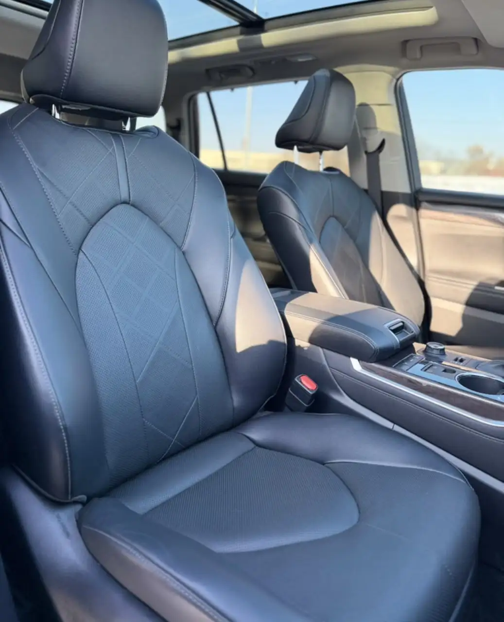 Toyota Highlander 2022 IV поколение, 3.5i Dual VVT-iW AT (249 л.с.) DTC AWD-S - Авто в Махачкала