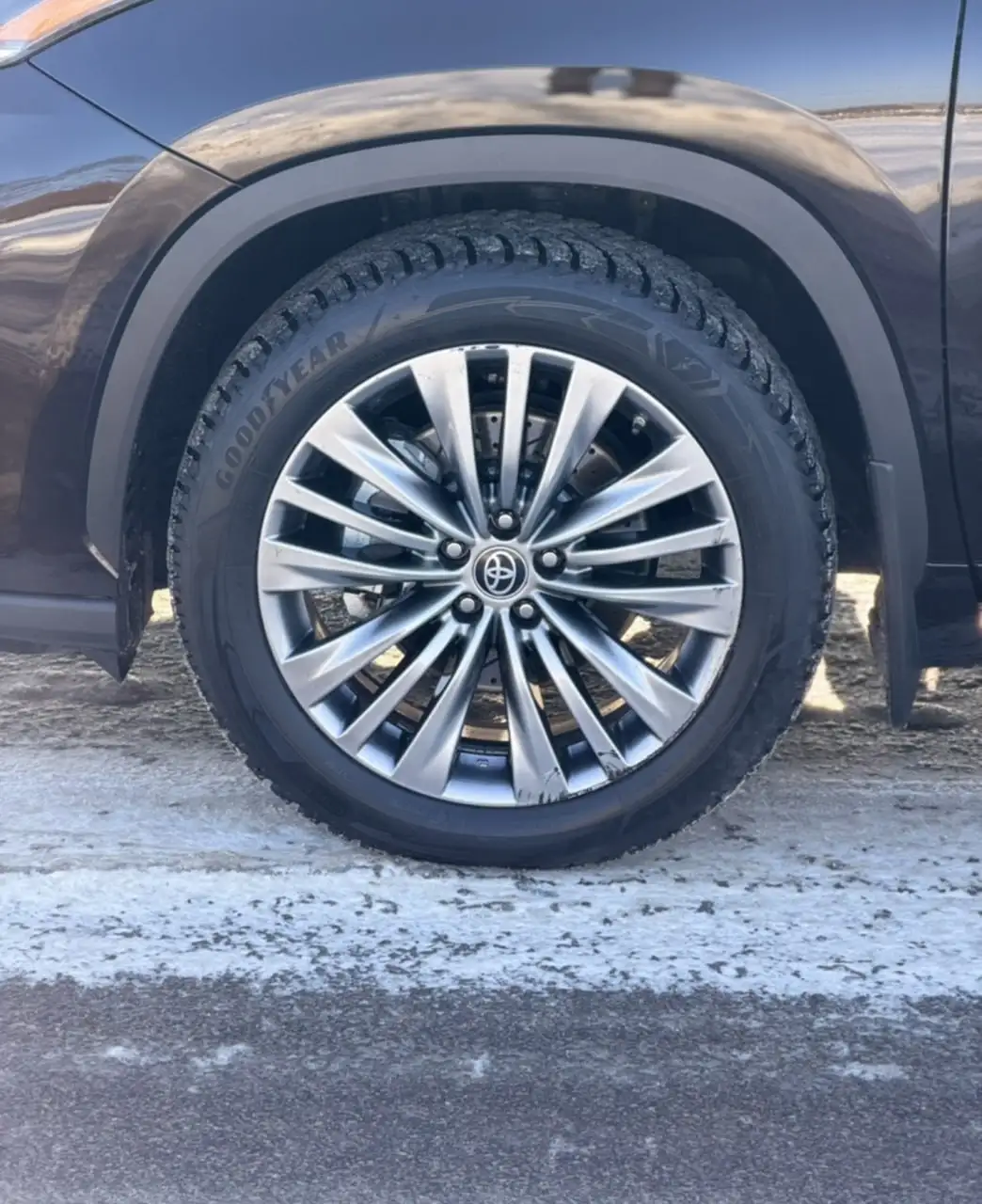 Toyota Highlander 2022 IV поколение, 3.5i Dual VVT-iW AT (249 л.с.) DTC AWD-S - Авто в Махачкала