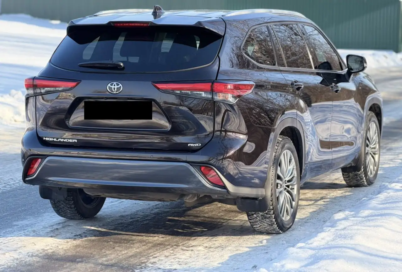 Toyota Highlander 2022 IV поколение, 3.5i Dual VVT-iW AT (249 л.с.) DTC AWD-S - Авто в Махачкала