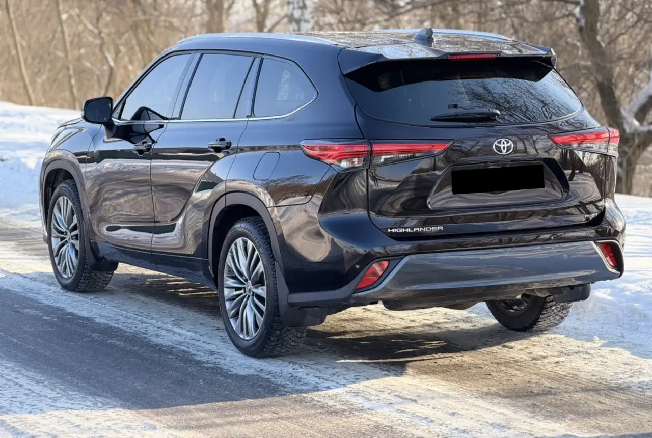 Toyota Highlander 2022 IV поколение, 3.5i Dual VVT-iW AT (249 л.с.) DTC AWD-S - Авто в Махачкала