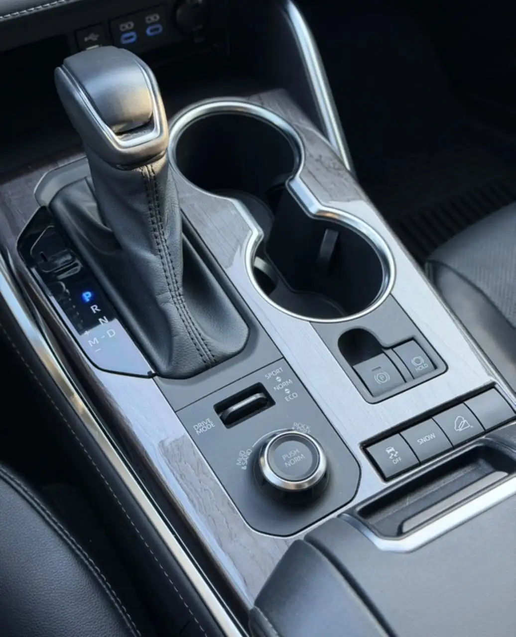 Toyota Highlander 2022 IV поколение, 3.5i Dual VVT-iW AT (249 л.с.) DTC AWD-S - Авто в Махачкала