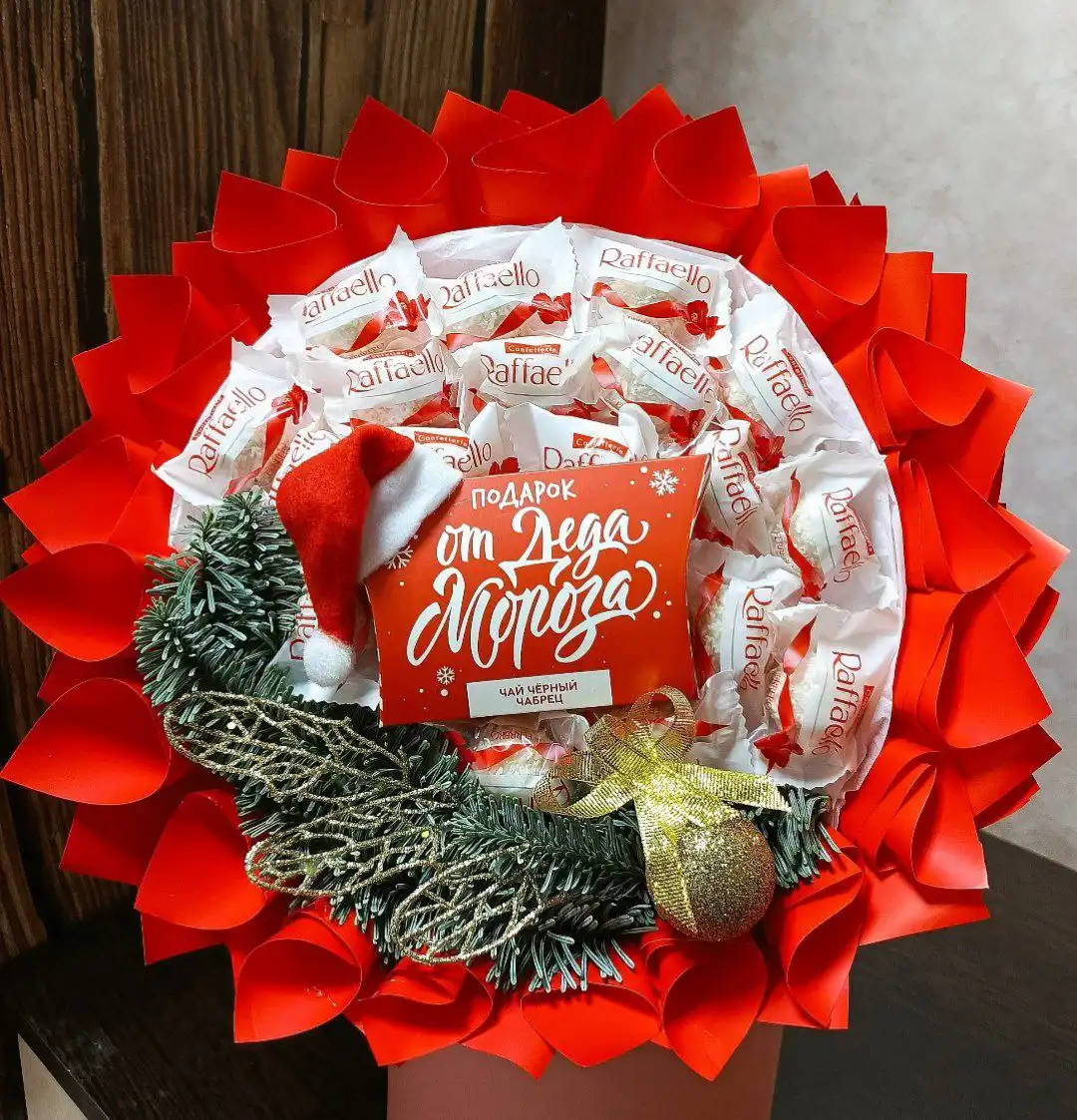 Новогодние съедобные букеты с декором