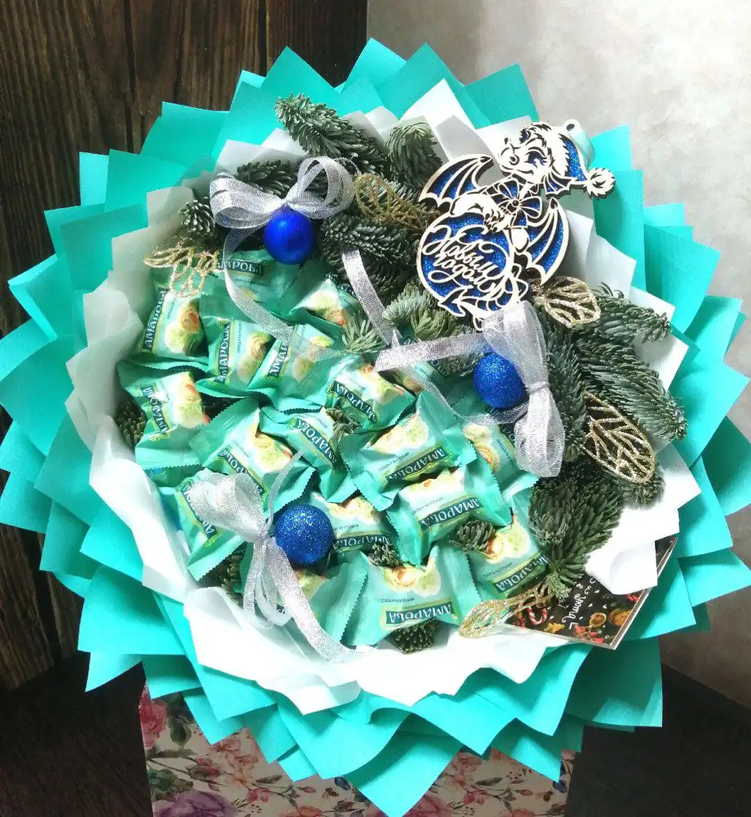 Новогодние съедобные букеты с декором