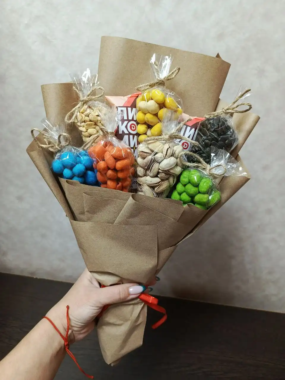 Новогодние съедобные букеты с декором