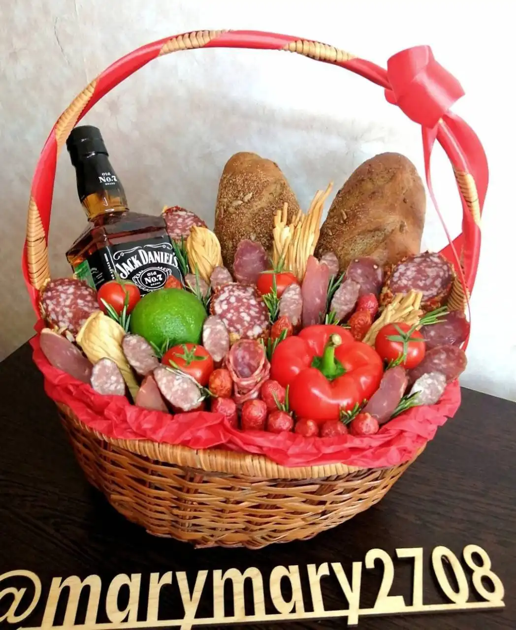 Запись на новогодние букеты в Новоаннинском