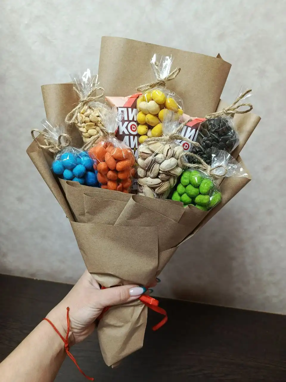 Запись на новогодние букеты в Новоаннинском