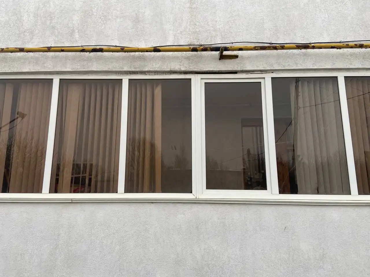 Продажа б/у балконных рам с затемнением